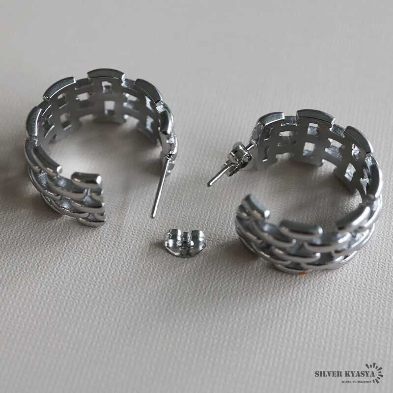 The Silver Lattice Hoops